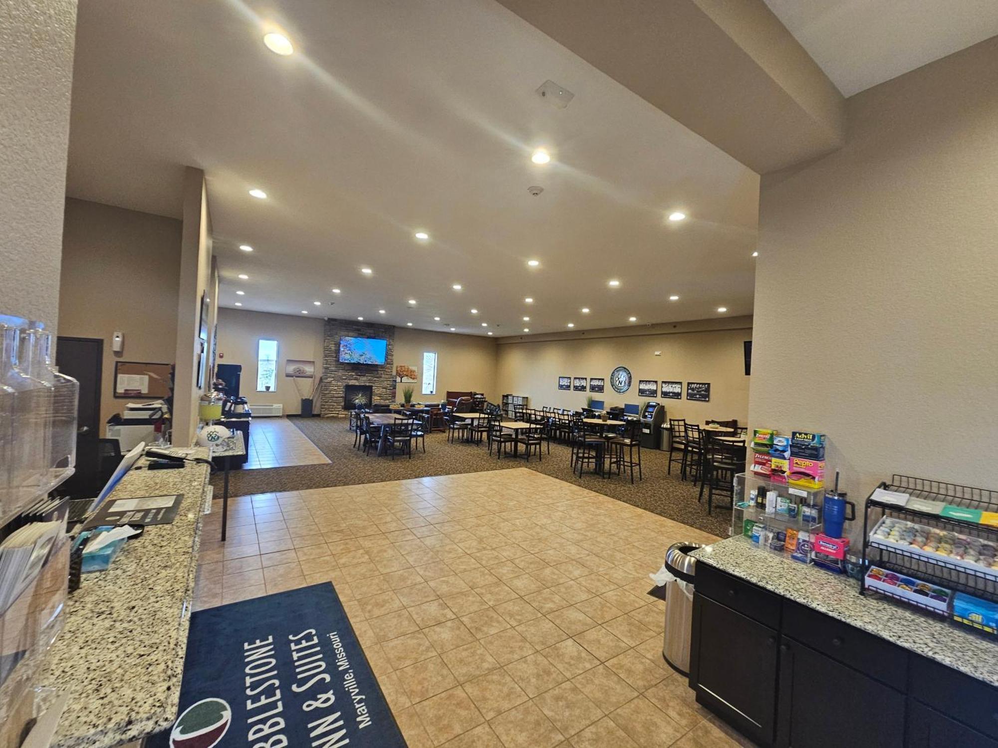 Cobblestone Inn & Suites Maryville Екстериор снимка