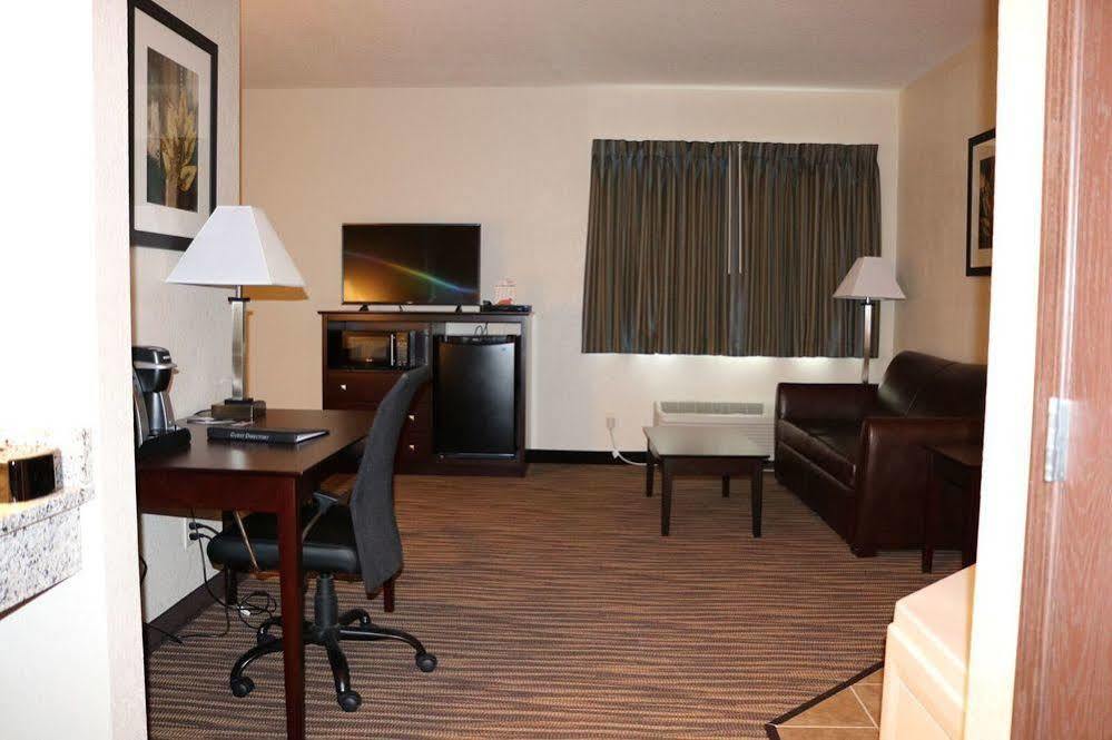 Cobblestone Inn & Suites Maryville Екстериор снимка
